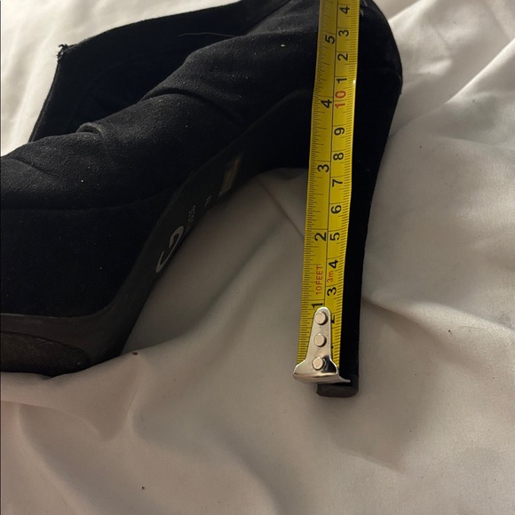 FINAL MARKDOWN Guess Black Peep-Toe Heeled Boots 7 - Picture 4 of 10